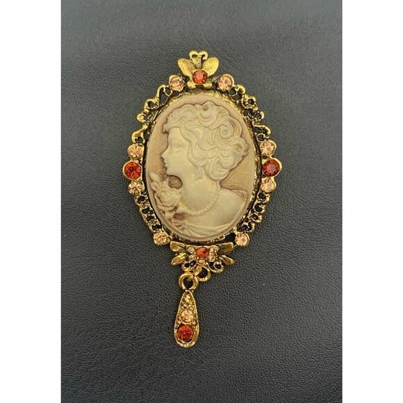 Vintage Style Contemporary Resin Cameo Dangle Rhinestones Left Facing Brooch - Picture 1 of 4